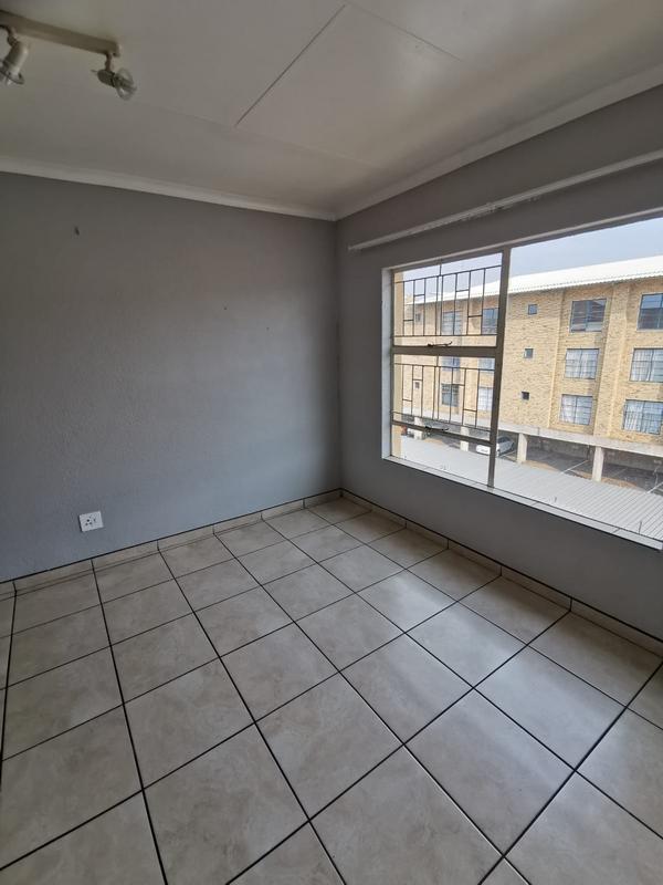 2 Bedroom Property for Sale in Kannoniers Park North West